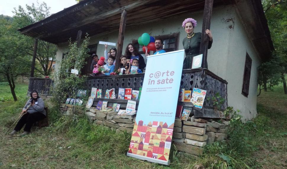 Jurnalistul care aduce cartea la sate. Vrancea, locul uitat în umbra politicii:  „Am văzut copiii strângând cărțile primite la piept” 619525