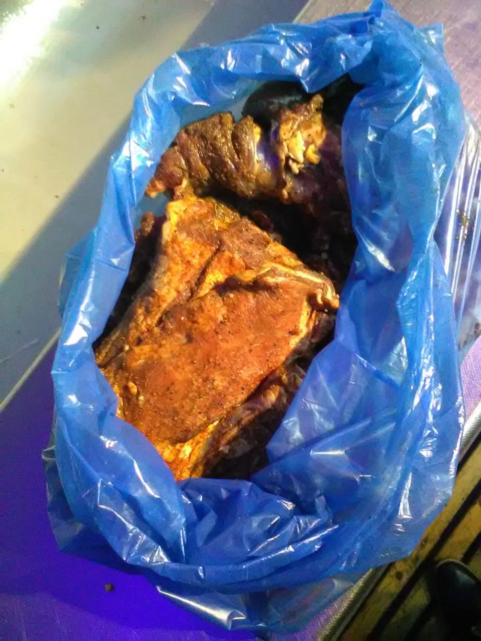 Pericolul la care se expun consumatorii! Noi dezastre descoperite de inspectorii de la Protecţia Consumatorului  620237