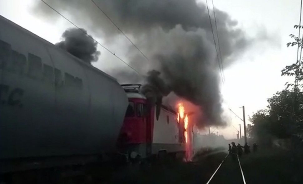 Panică pe calea ferată. Locomotiva trenului Cluj-Napoca - Viena a luat foc
