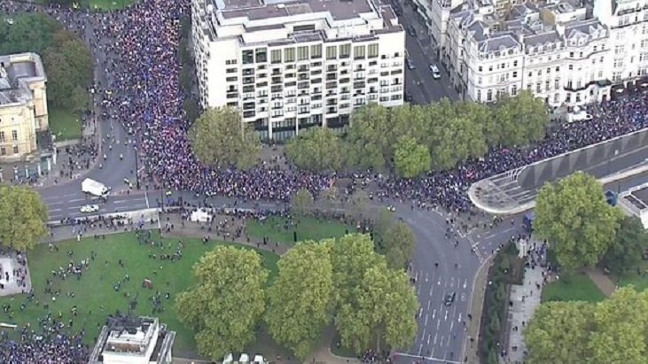 Manifestaţie masivă anti-Brexit la Londra. Zeci de mii de britanici au ieșit în stradă