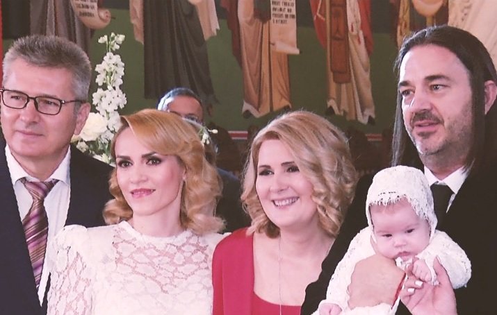Noi imagini de la botezul fiicei Alessandrei Stoicescu. Vedeta TV a trăit cel mai emoționant moment al vieții sale 