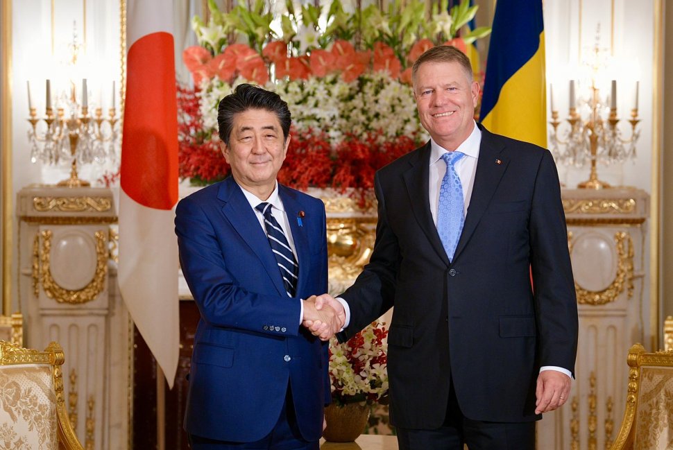Preşedintele Klaus Iohannis se întâlneşte cu premierul nipon Shinzo Abe în Japonia