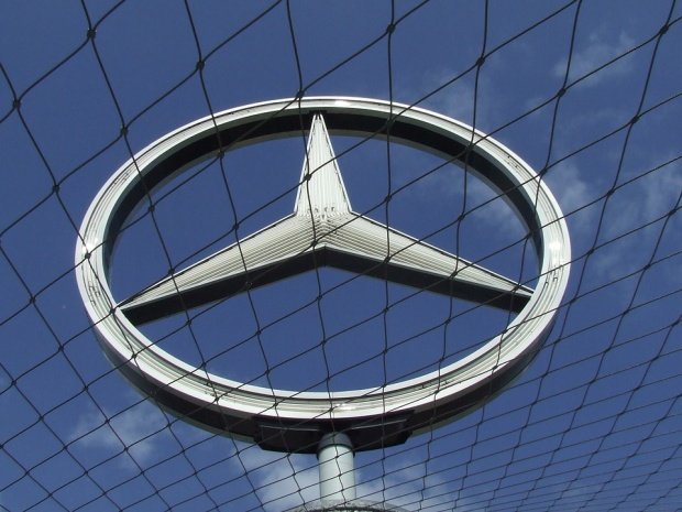 Cum a pierdut România fabrica Mercedes. Rechinii imobiliari au umflat artificial preţurile terenului