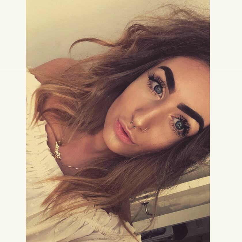 Lydia a verificat telefonul iubitului ei și apoi s-a sinucis imediat. Ce a descoperit acolo e îngrozitor 621306