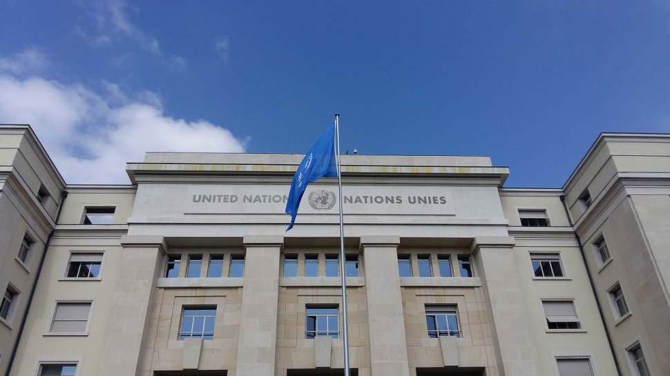 Panică la Geneva! Un bărbat și-a dat foc în fața sediului ONU. Martor: „Era o imensă flacără umană” 