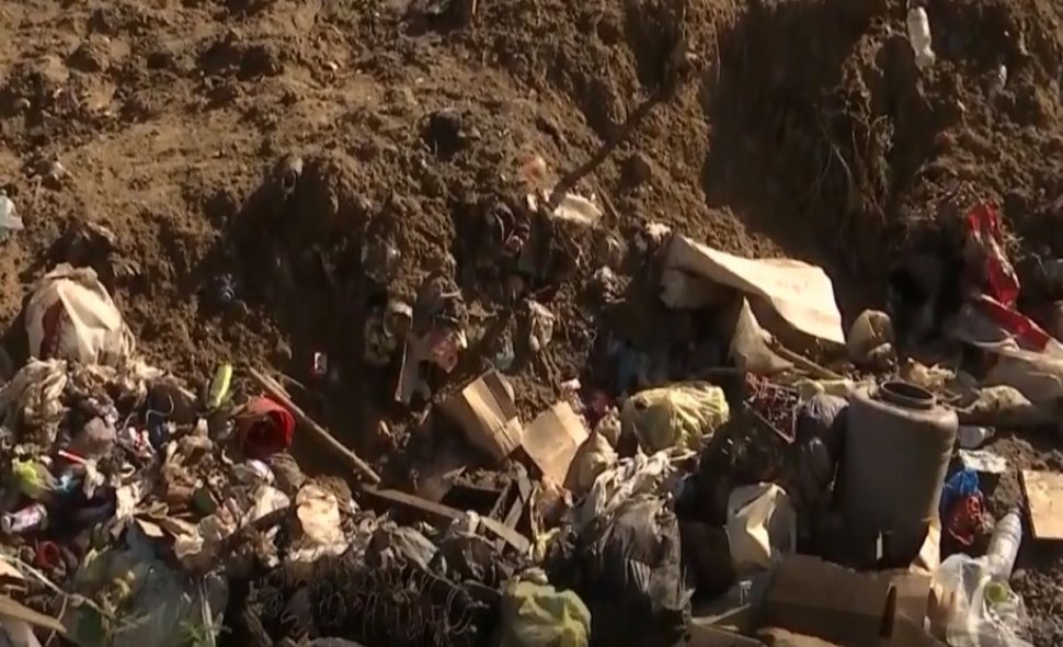 Locuitorii din Brașov, sufocați de gropi de gunoi ilegale - VIDEO
