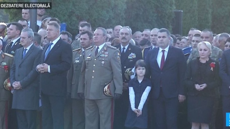 Iohannis şi Viorica Dăncilă, faţă în faţă, la ceremoniile organizate cu ocazia Zilei Armatei