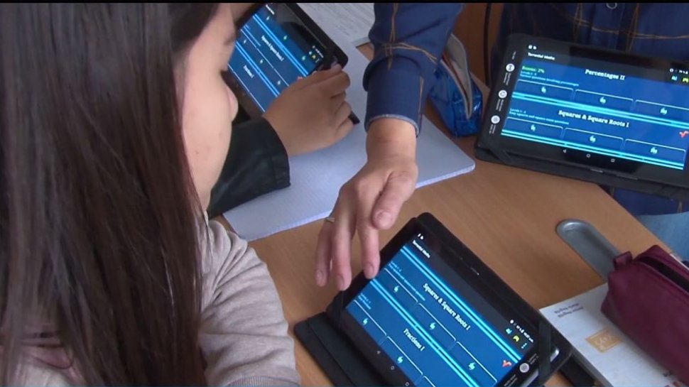 Zeci de şcoli din mediul rural au trecut la sistemul de predare digitalizat 