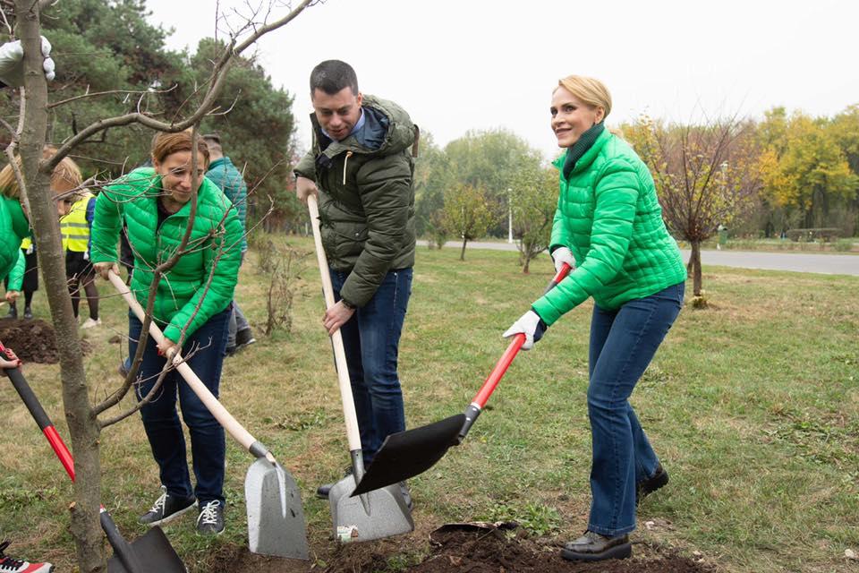 Gabriela Firea, prezentă la plantarea a 560 de copaci în București 622873