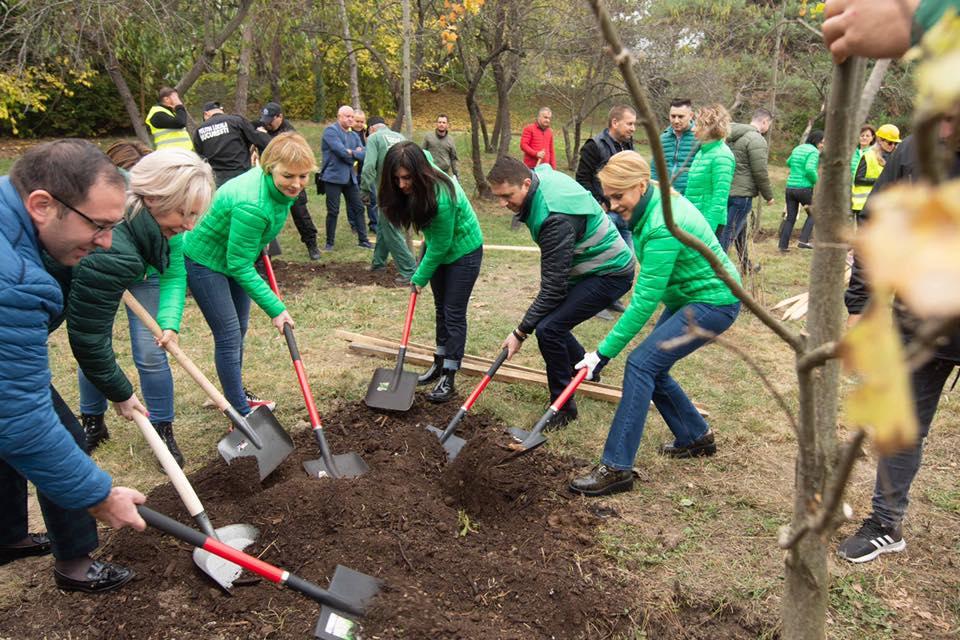 Gabriela Firea, prezentă la plantarea a 560 de copaci în București 622874