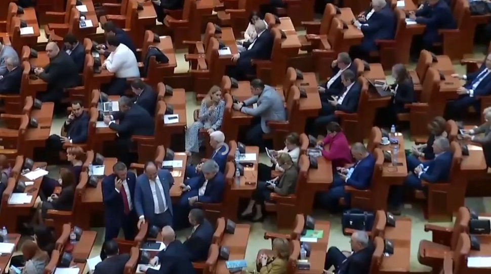 Bilanțul trădărilor din Parlament. Mai mulți aleși socotiți în tabăra PSD participă la ședința pentru învestirea Guvernului Orban