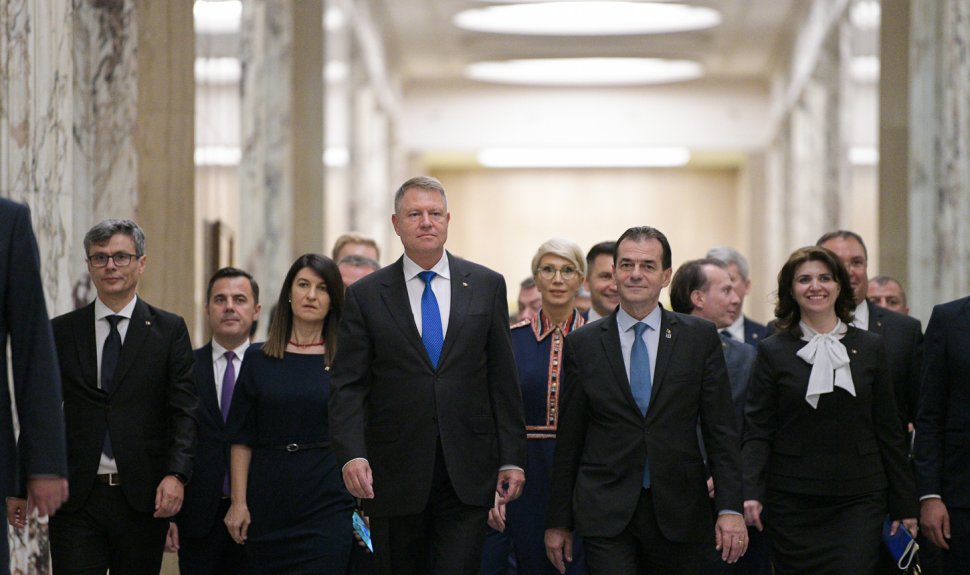 Klaus Iohannis s-a dus la Palatul Victoria să-și instaleze Guvernul