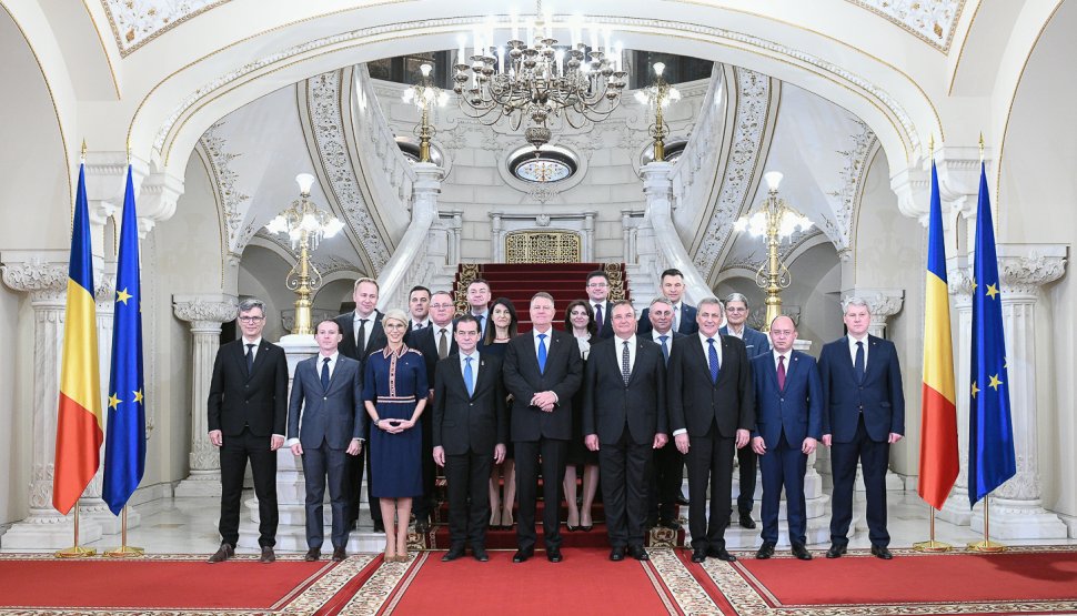 Miniştrii Cabinetului Orban au depus jurământul în faţa preşedintelui Klaus Iohannis