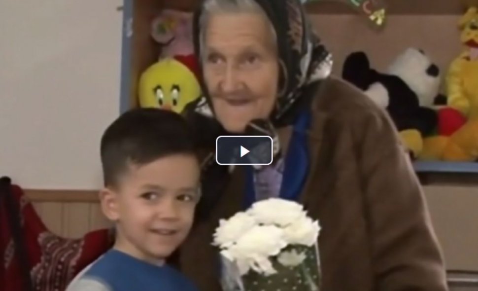 Bunica Sofia, cea mai în vârstă angajată din sistemul de învăţământ, a împlinit 84 de ani