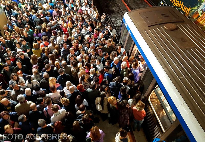 Clipe de panică la metrou. Evacuare la stația Tineretului. Un călător a făcut atac de panică 624094