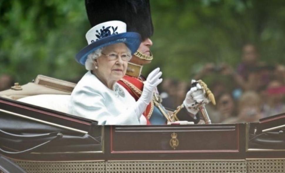 Regina Elisabeta a II-a a Marii Britanii a renunțat la blănurile naturale 