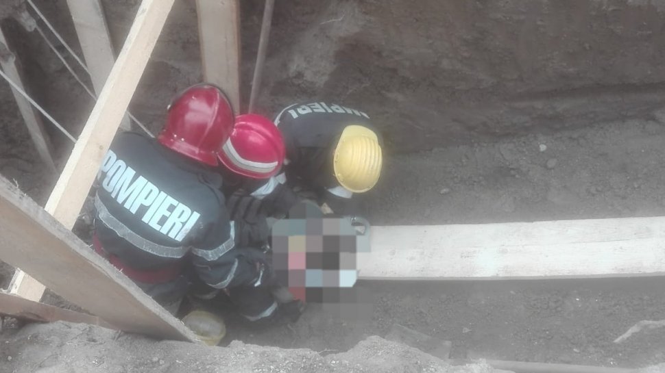 Bărbat prins sub un mal de pământ, în Teleorman. Cum l-au găsit pompierii