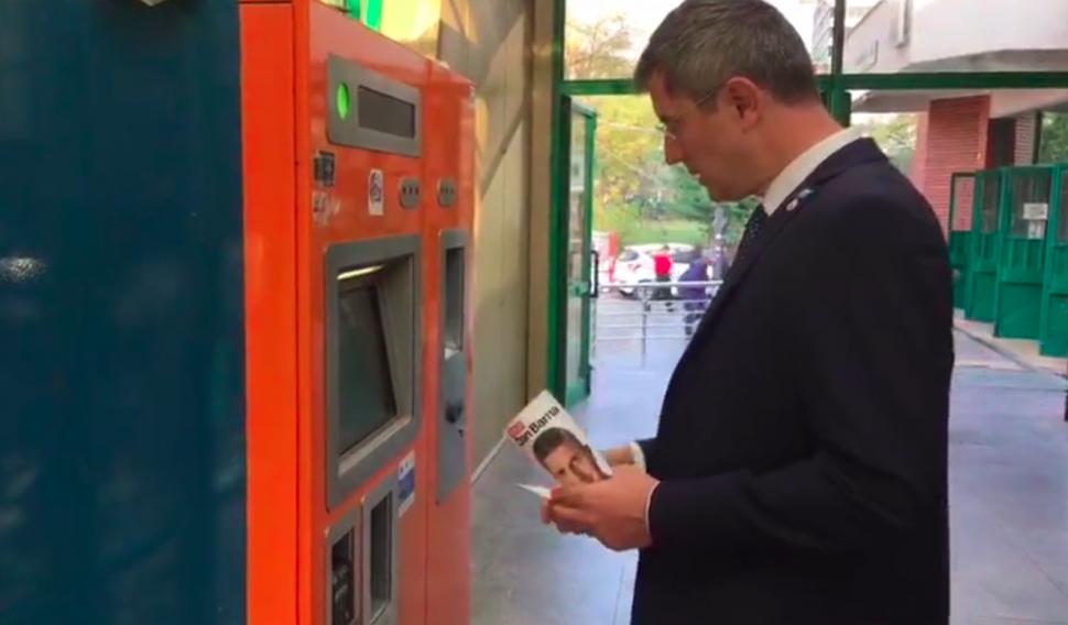 Moment caraghios cu Dacian Cioloș la metrou.  FOTO 624669