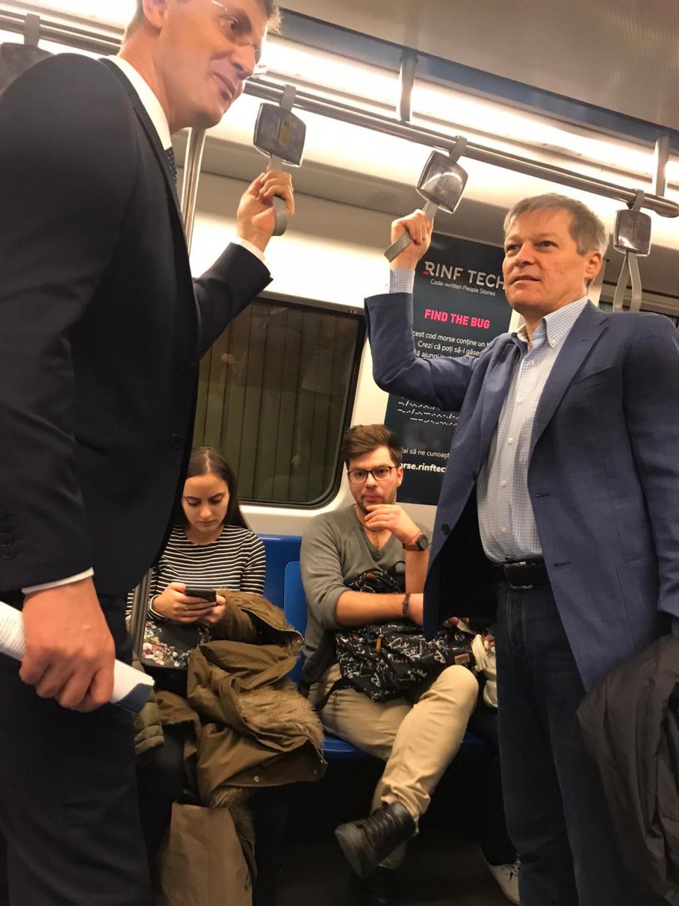 Moment caraghios cu Dacian Cioloș la metrou.  FOTO 624677