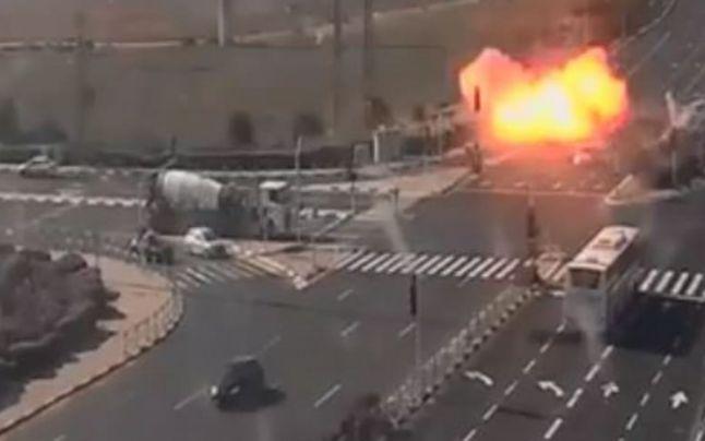 VIDEO. Momentul în care o rachetă lansată din Fâşia Gaza loveşte o autostradă intens circulată din apropiere de Tel Aviv