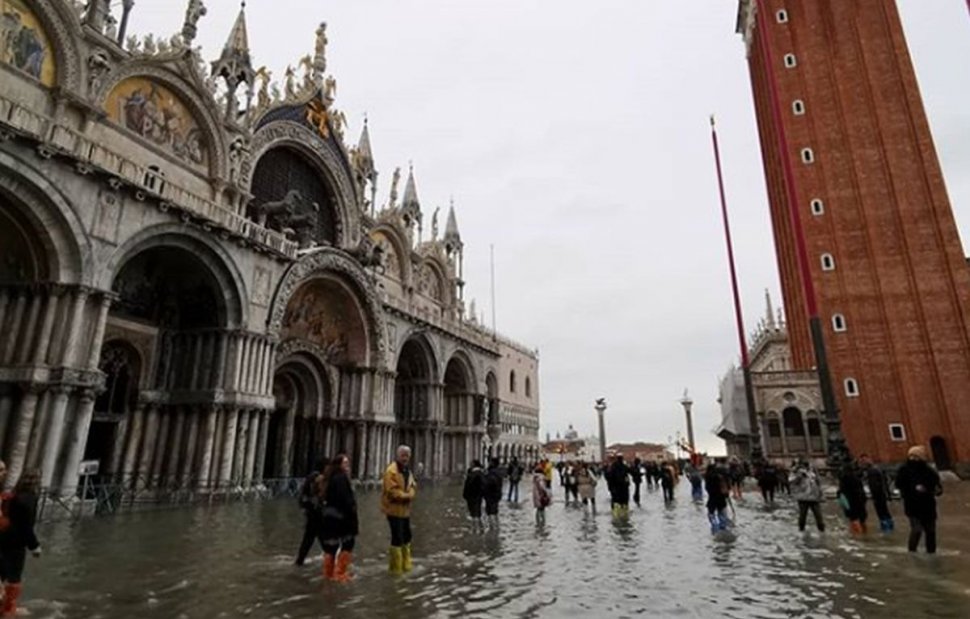 Imagini apocaliptice din Veneția! Orașul italian, luat pe sus de inundații de proporții istorice