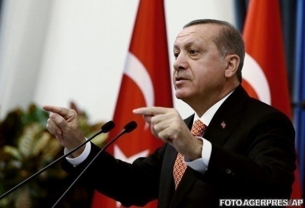 Recep Tayyip Erdogan îl critică pe Emmanuel Macron pentru comentariile făcute despre NATO: "E inacceptabil"