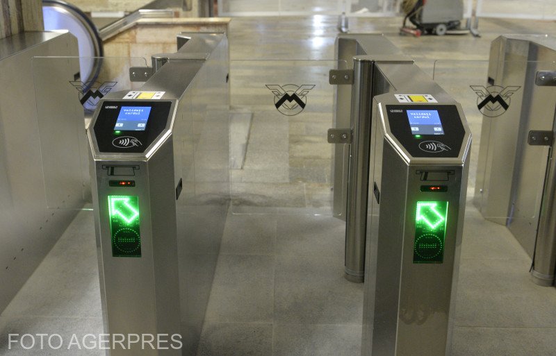 Metrorex a introdus plata cu cardul bancar direct la turnicheți în șapte stații