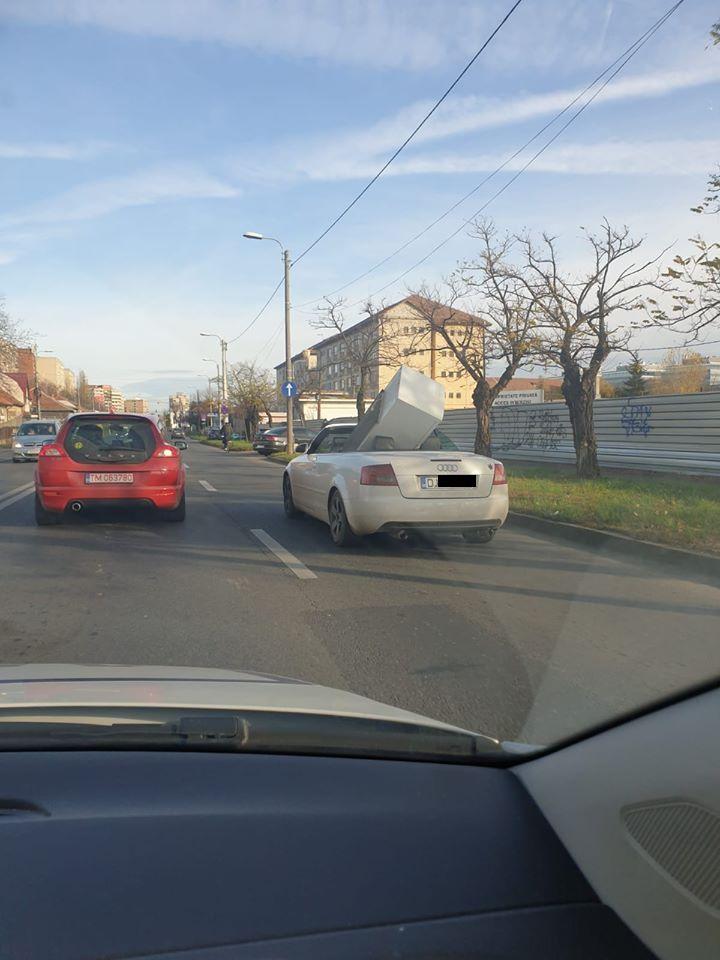 Circula pe o stradă din Timișoara, când a văzut ceva neobișnuit. E ireal! Cum să faci așa ceva? (FOTO) 627690