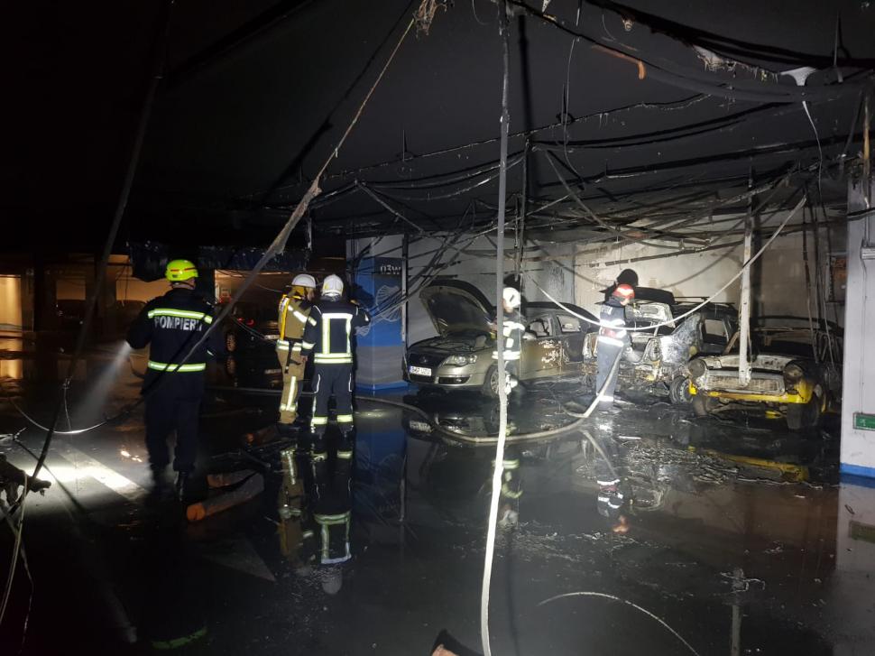 Imagini șocante după incendiul din mall-ul Sun Plaza din Capitală! Cum arată mașinile care au luat foc (FOTO) 627878