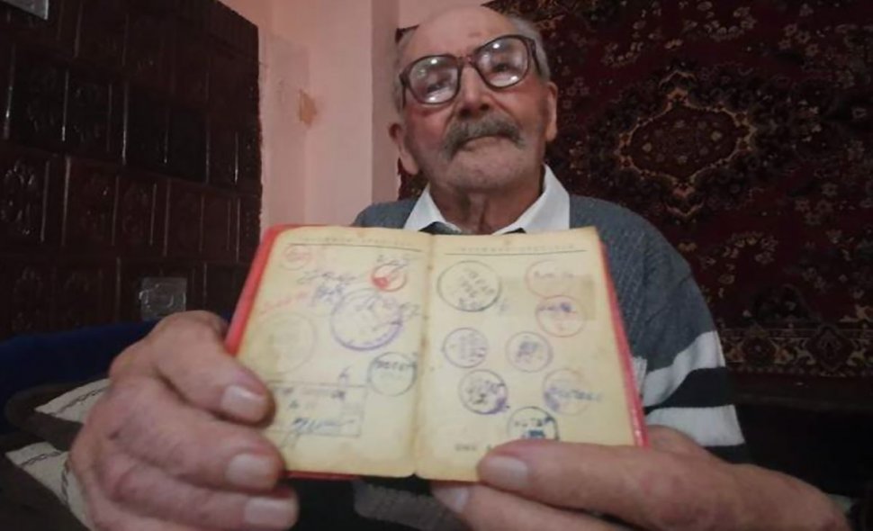 Moș Panaite din Botoșani a votat mândru, la 104 ani. „Să ridicăm România, că e căzută de tot”
