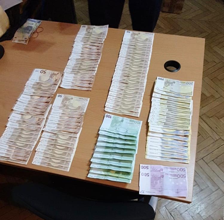 Captură impresionantă făcută de poliţiştii antidrog: Aproape 30 de kilograme de cannabis şi peste 12.000 euro 628084