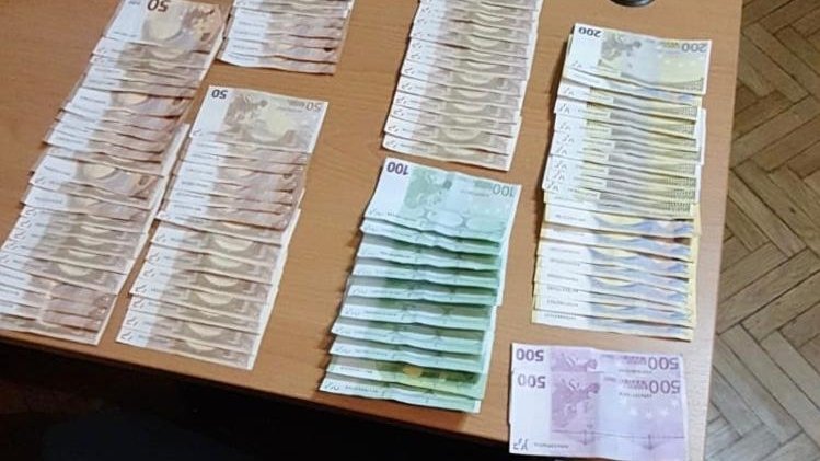 Captură impresionantă făcută de poliţiştii antidrog: Aproape 30 de kilograme de cannabis şi peste 12.000 euro