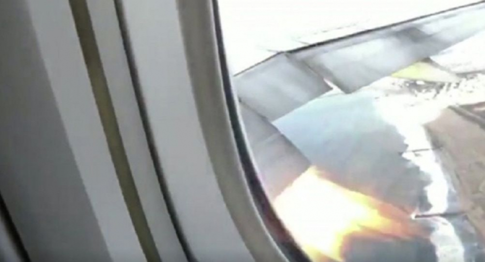 S-a urcat într-un avion și a început să-și filmeze fiica în timpul decolării, când a observat ceva neobișnuit pe geam: „În viața mea n-am văzut așa ceva!” (VIDEO)