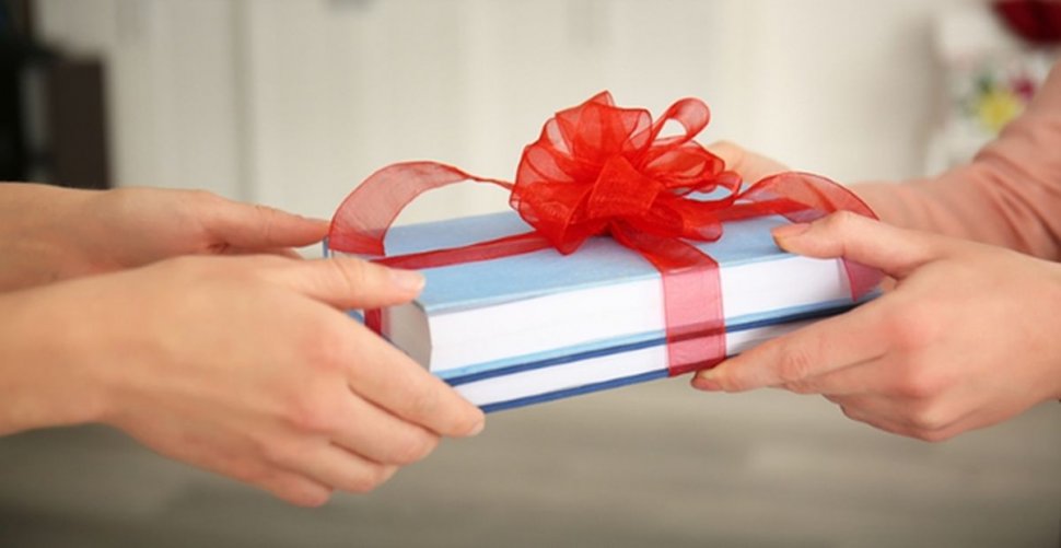5 reguli de urmat atunci când vrei să faci cadou o carte