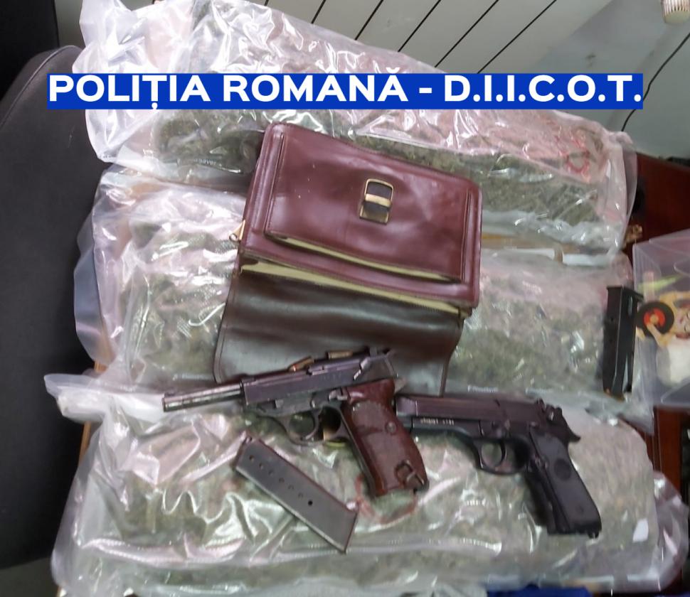 Mergea cu mașina pe centura Bucureștiului, când a fost oprit de poliția rutieră. Când oamenii legii s-au uitat în mașină, au încremenit: Doamne, erau cu zecile! 628859