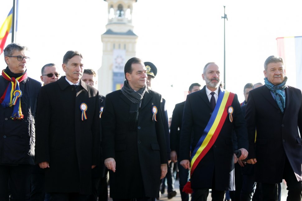 Gest neașteptat făcut de Ludovic Orban la parada de 1 Decembrie de la Alba Iulia