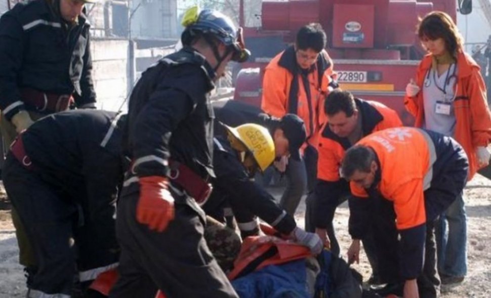 Un muncitor care lucra la un bloc din Otopeni a murit, după ce a căzut de pe o schelă