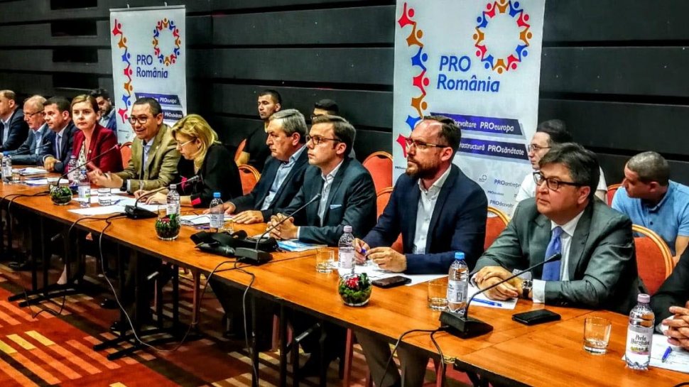 Pro România stă pe un butoi de pulbere! Un fondator al partidului iese la atac și reclamă ”reprize de gândire cu ficatul la nivelul conducerii”