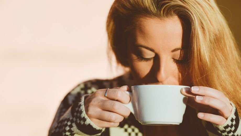 Ce boală gravă te paște dacă bei cafea pe stomacul gol