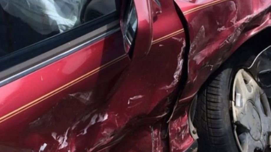 Accident cumplit pe DN 7. O persoană a murit și alte patru au fost grav rănite după ce șoferul a intrat cu mașina într-un autotren
