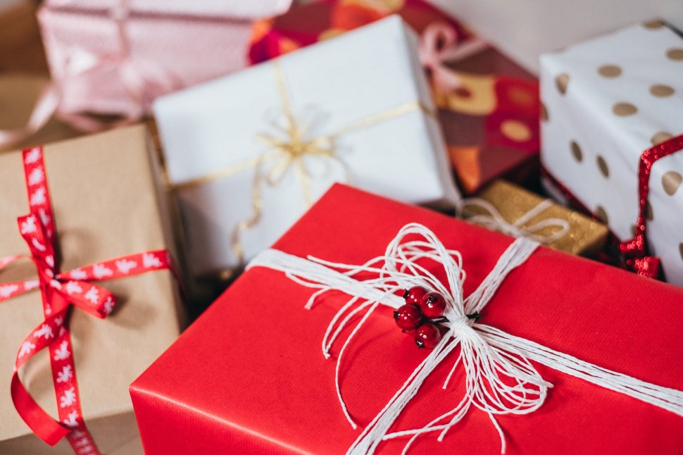 Cum împachetăm cadourile de Crăciun pentru cei apropiați