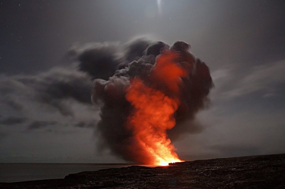 Erupția vulcanică din Noua Zeelandă. Echipajele de scafandri au început căutările cadavrelor în apele din jurul White Island