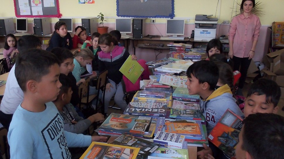 Donație de cărți pentru susţinerea educaţiei şi a învăţământului din România