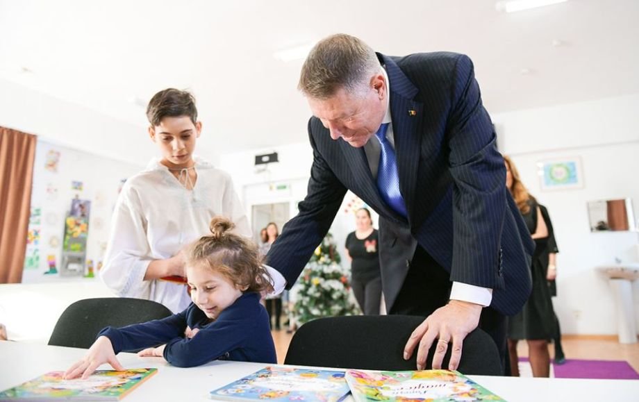 Klaus Iohannis, în vizită la copiii dintr-un centru de plasament din București - FOTO