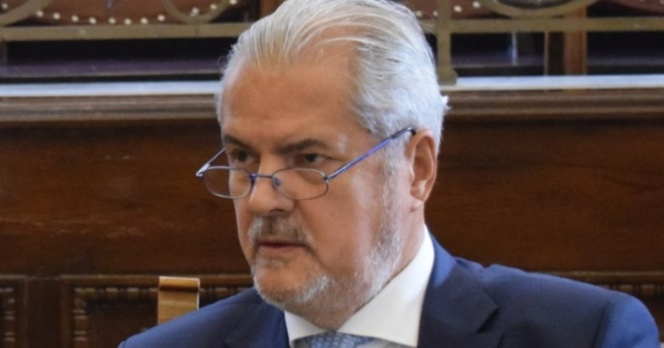 Adrian Năstase, apariție surprinzătoare în Parlament. Ce a făcut fostul premier