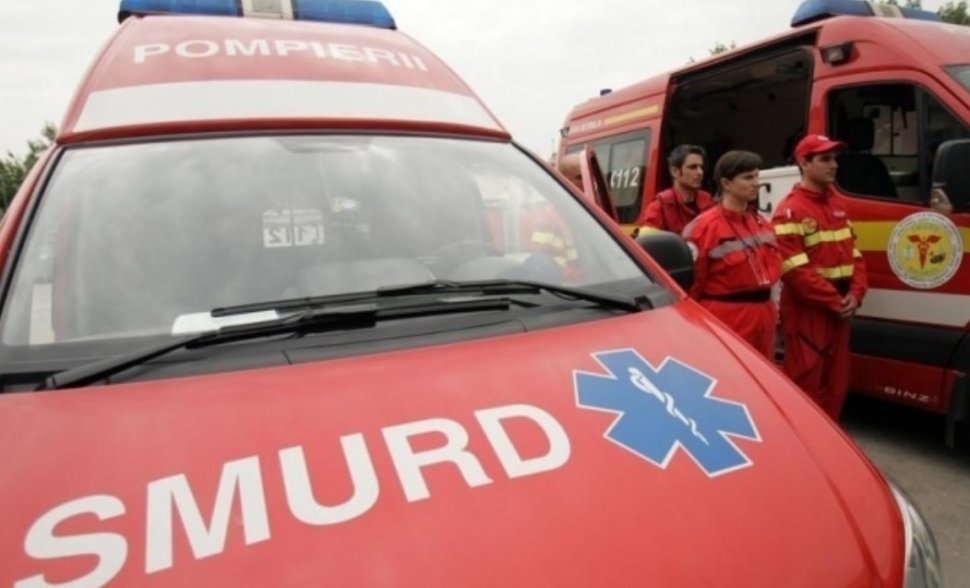 Carambol în Sibiu. Zece persoane, printre care o fetiță de cinci ani, duse de urgență la spital