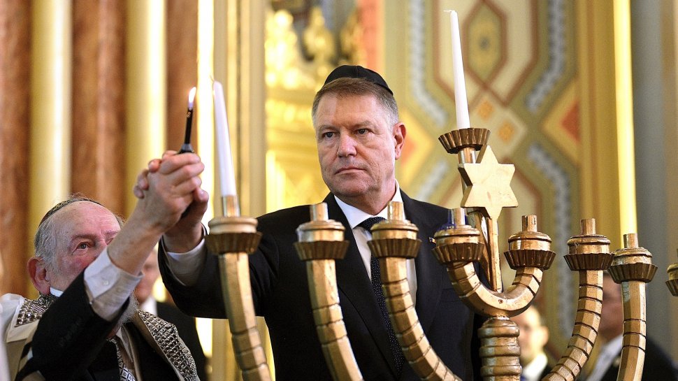Klaus Iohannis, la ceremonia de Hanuka: Voi condamna orice manifestare de rasism, xenofobie sau antisemitism