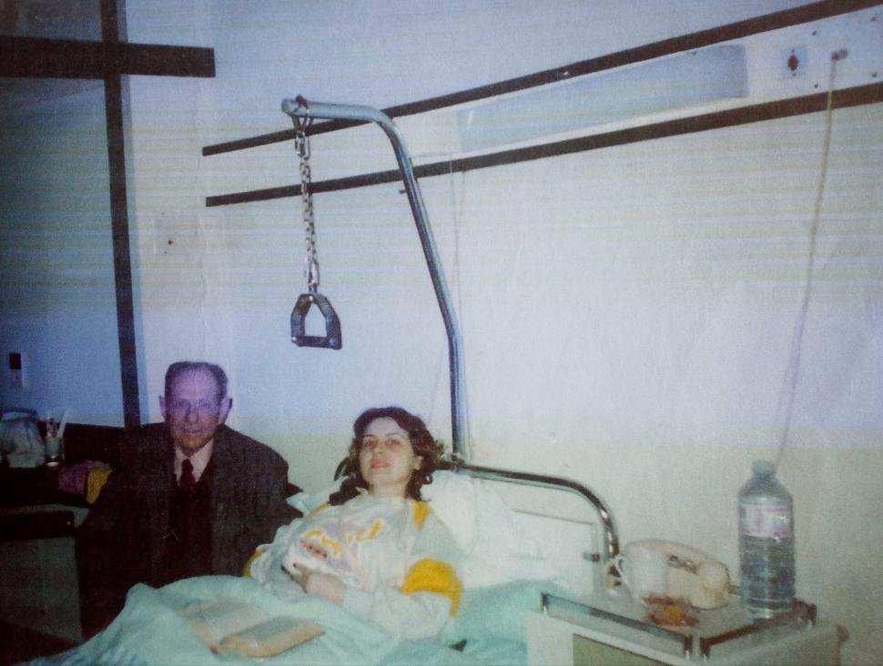 Mariana a sfidat moartea la Revoluție și a fost întoarsă din drumul de la crematoriu: „M-au aruncat acolo, într-o grămadă şi, crezând că sunt moartă, nu m-au mai împuşcat” 621745