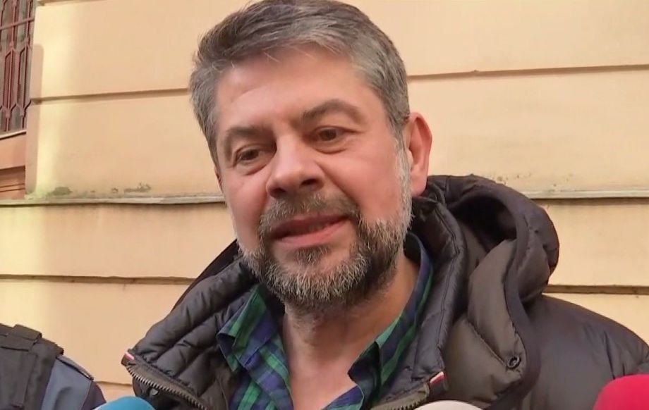 Un bărbat declarat de SRI ”pericol la siguranța națională a României” apare alături de Gelu Olteanu