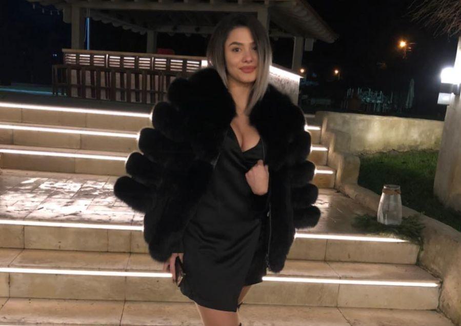 Cerasela a atras toate privirile atunci când a apărut prima dată în mijlocul grupului. Recent, secretul a ieșit la iveală. Cine este de fapt tânăra 633420